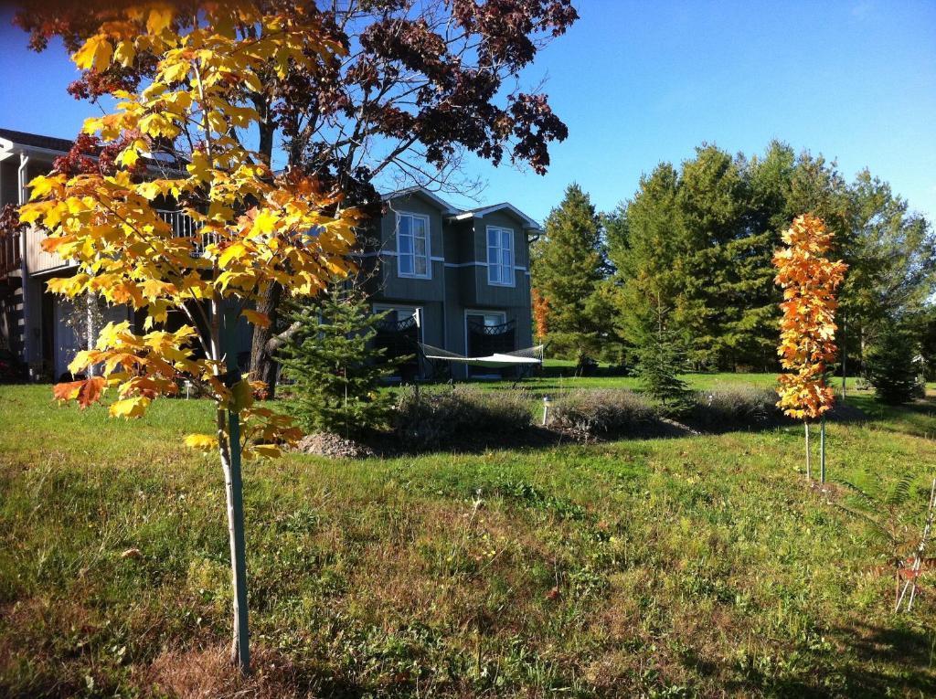 Auberge Aux Deux Peres Magog Kültér fotó